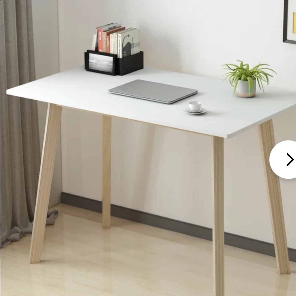 Desk - Picture 2 of 4